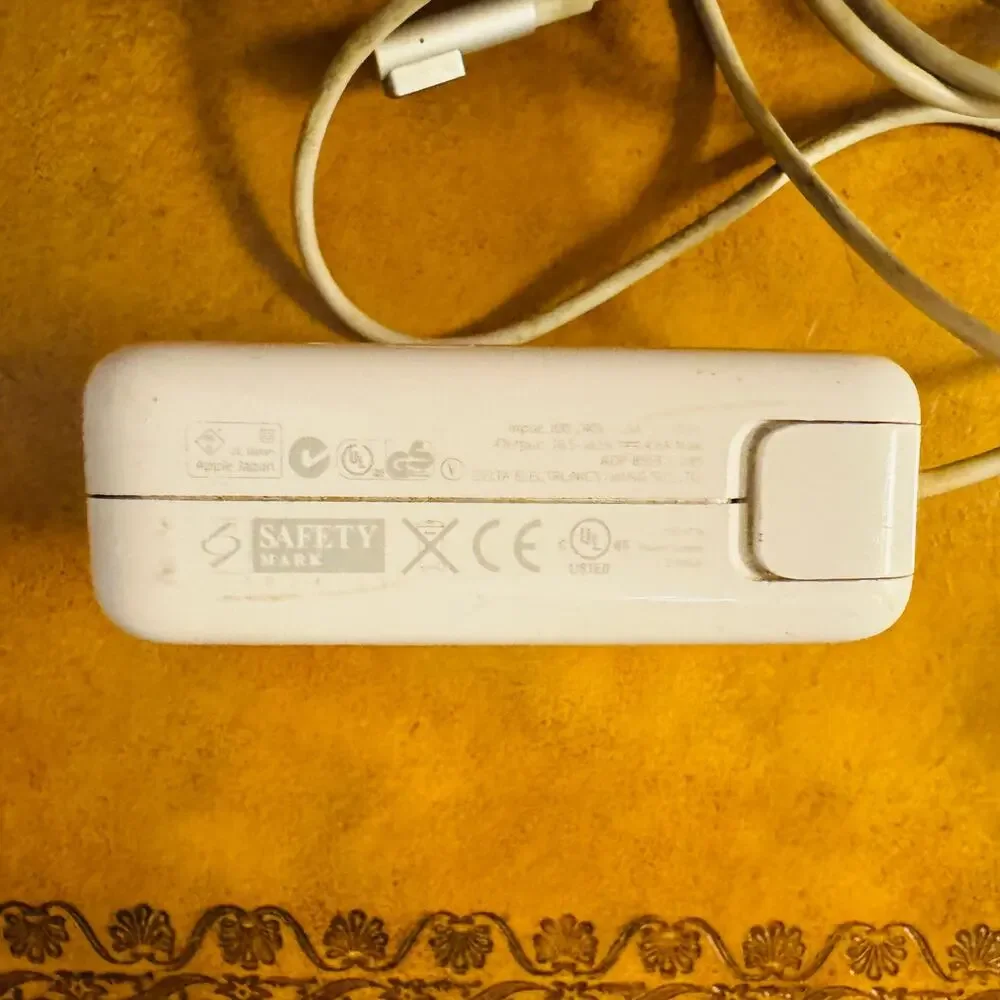 Apple 85W MagSafe Power Adapter A1343 MacBook Pro Genuine Apple Working